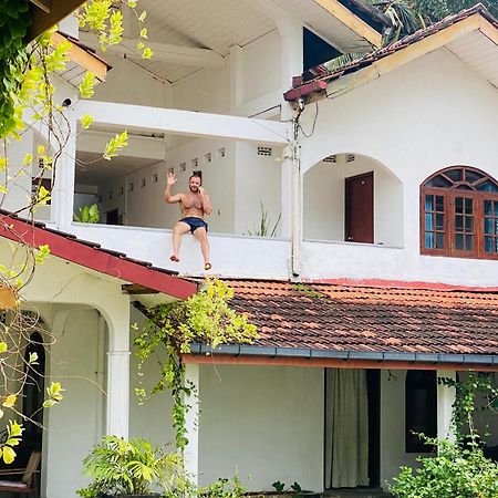Sunny'S Garden Hotel Ambalangoda  Exterior photo