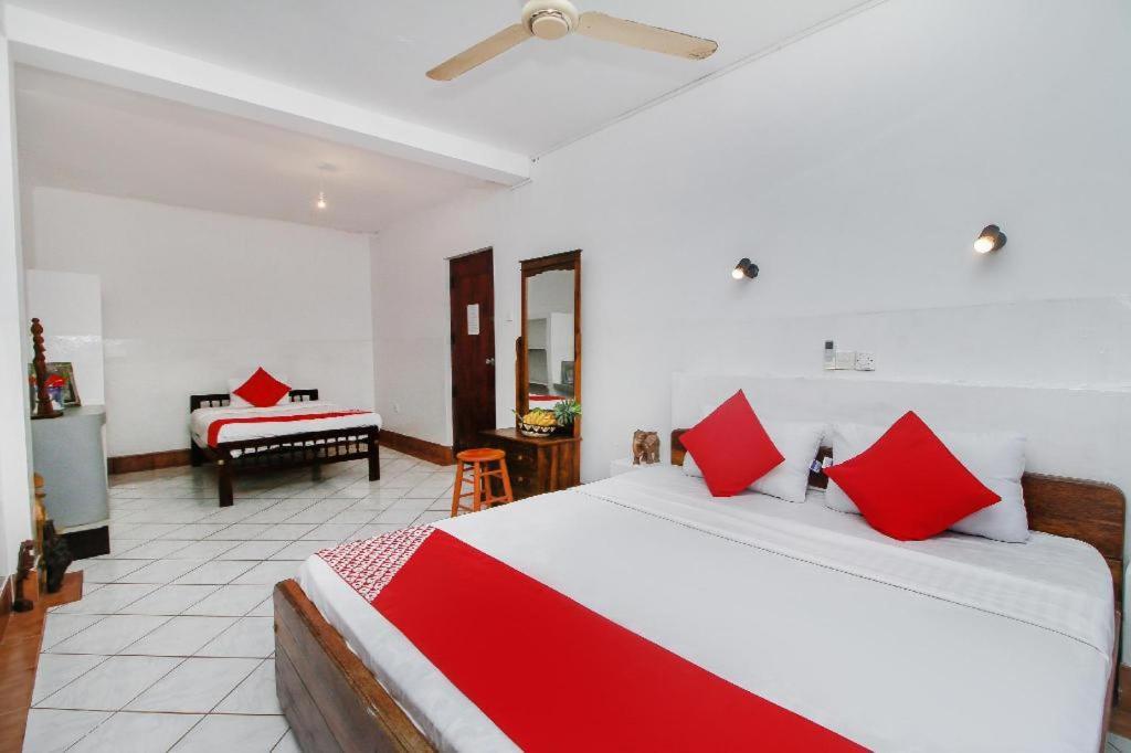 Sunny'S Garden Hotel Ambalangoda  Exterior photo